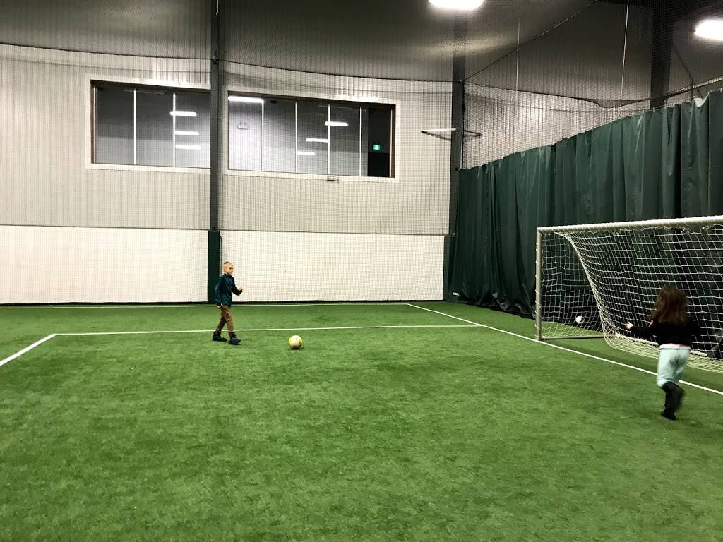 Central Park Athletics | restaurant | 3400 Grand Marais Rd E, Windsor, ON N8W 1W7, Canada | 5199448000 OR +1 519-944-8000