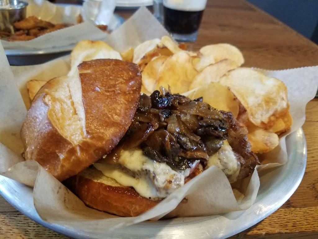 Docs Grey Horse Saloon & Eatery | restaurant | 5440 S Narragansett Ave, Chicago, IL 60638, USA | 7734247720 OR +1 773-424-7720