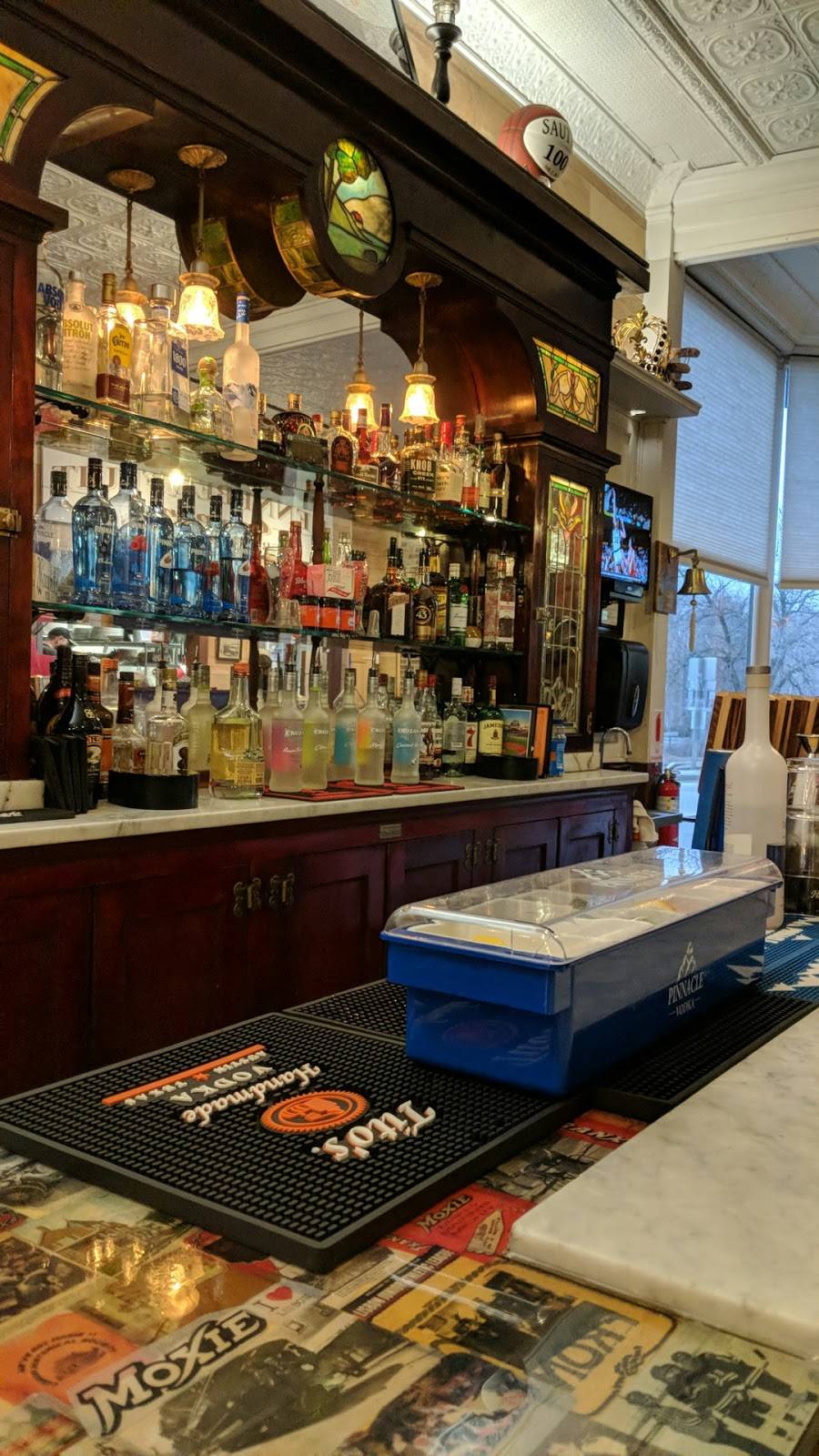 Franks Restaurant & Pub | restaurant | 2 Main St, Lisbon Falls, ME 04252, USA | 2074074606 OR +1 207-407-4606