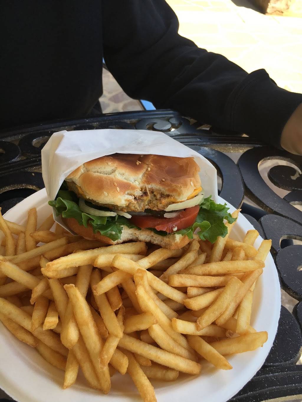 Lilys Malibu | bakery | 29211 Heathercliff Rd, Malibu, CA 90265, USA | 3104573745 OR +1 310-457-3745