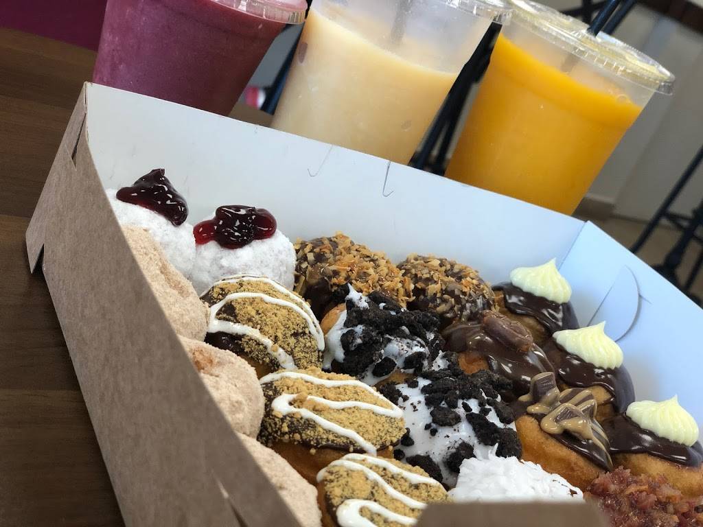 Charlies Mini-Donuts | restaurant | 2215-2351 East County Road 540A, Lakeland, FL 33813, USA | 8635001414 OR +1 863-500-1414