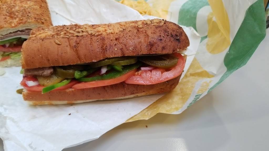 Subway | restaurant | 320 Bayfield St, Bayfield Mall Unit # 87, Barrie, ON L4M 6X7, Canada | 7057224721 OR +1 705-722-4721