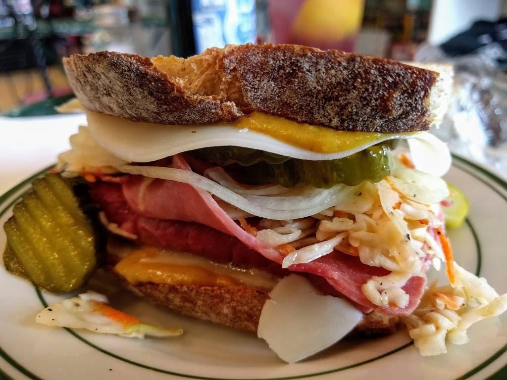 S. Fernalds Country Store | meal takeaway | 50 Main St, Damariscotta, ME 04543, USA | 2075638484 OR +1 207-563-8484