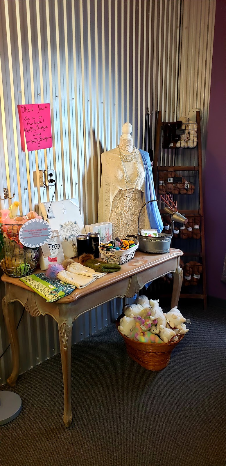 Albino Bee Love | cafe | 1000 5th St SE, Milaca, MN 56353, USA | 3209835556 OR +1 320-983-5556