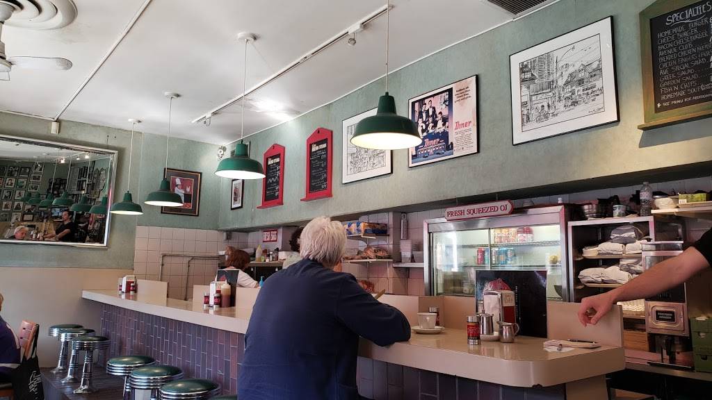 Avenue Diner | restaurant | 222 Davenport Rd, Toronto, ON M5R 1J6, Canada | 4169245191 OR +1 416-924-5191