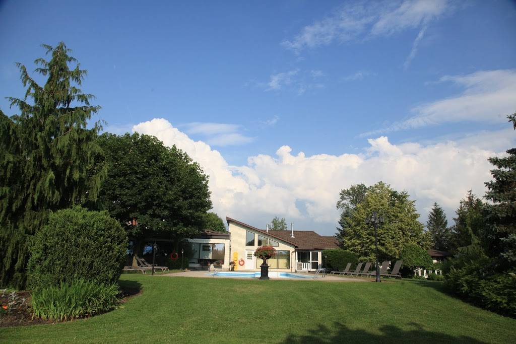 Hessenland Inn | restaurant | 72981 ON-21, Zurich, ON N0M 2T0, Canada | 8665437736 OR +1 866-543-7736