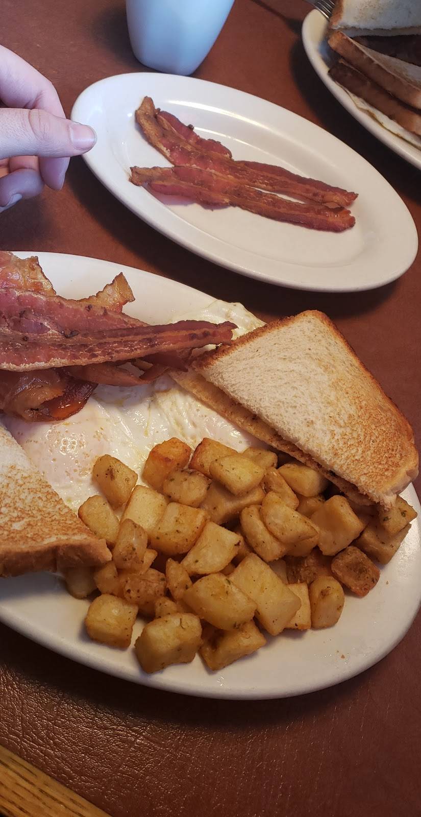 Pams Front Street Grill | restaurant | 190 Front St, Lincoln, RI 02865, USA | 4017272704 OR +1 401-727-2704