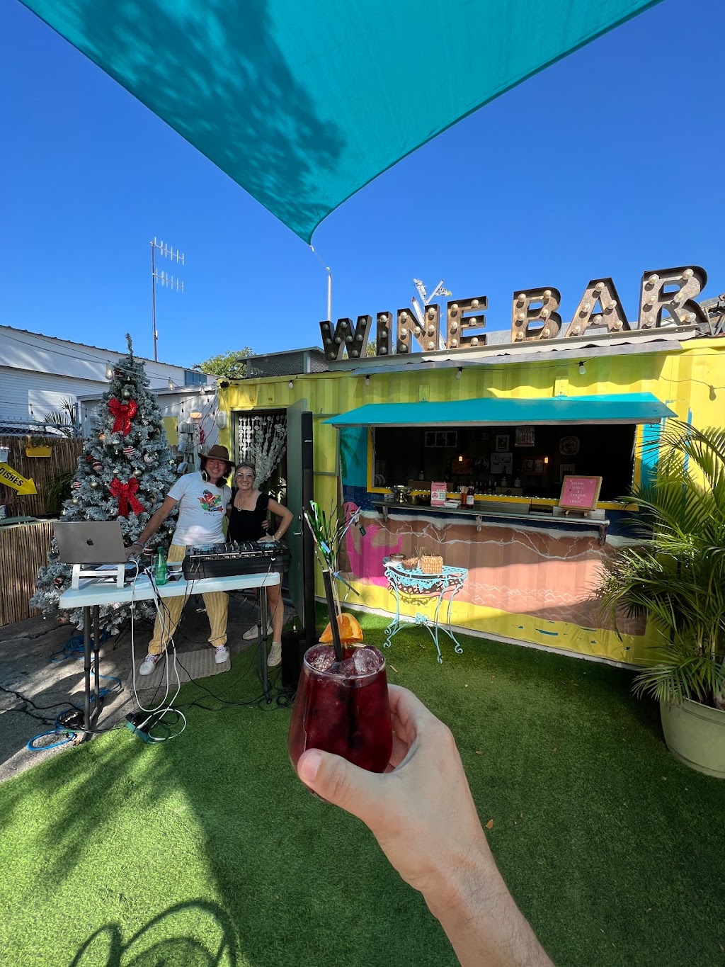 Kikis Korner BAR | restaurant | 1105 Simonton St, Key West, FL 33040, USA | 3057669347 OR +1 305-766-9347