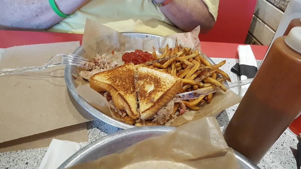 Sandfly Barbeque | restaurant | 8413 Ferguson Ave, Savannah, GA 31406, USA | 9123565463 OR +1 912-356-5463