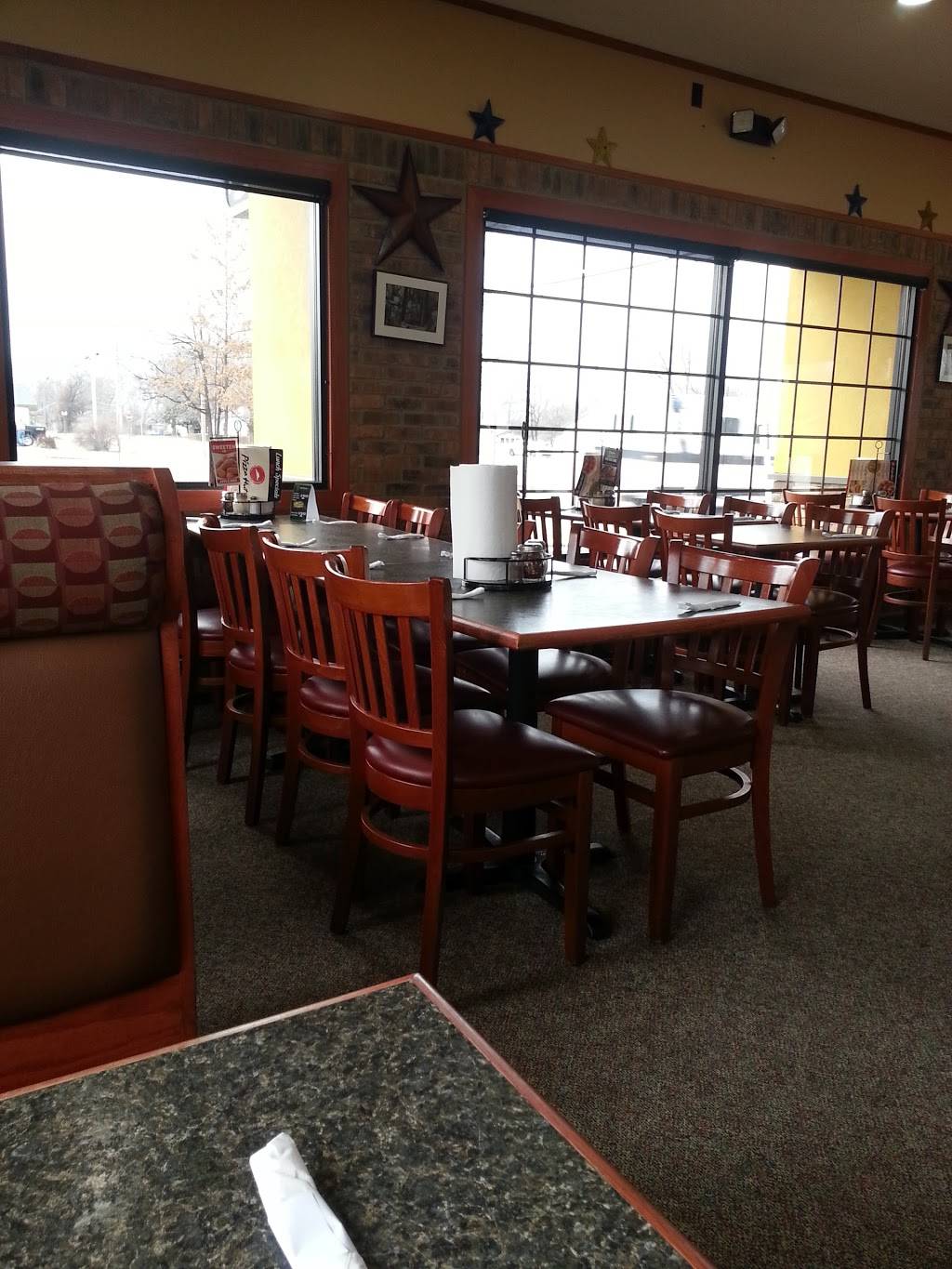 Pizza Hut | meal takeaway | 1802 Military Ave, Baxter Springs, KS 66713, USA | 6208562399 OR +1 620-856-2399