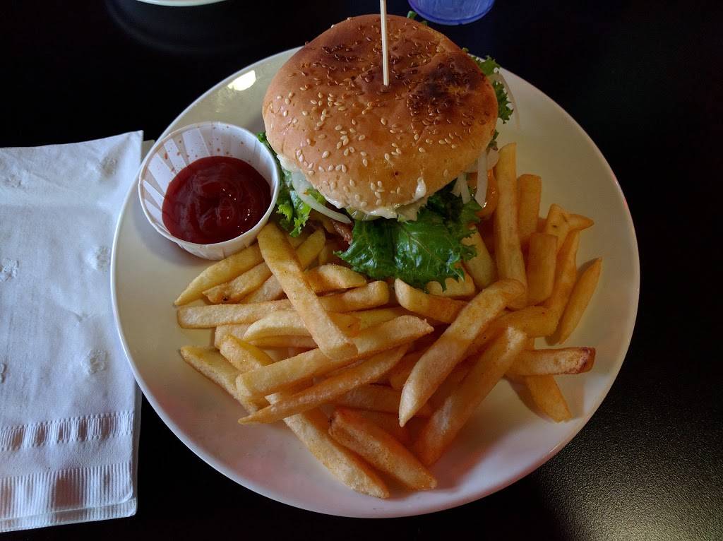 108 Bar N Grill | restaurant | 10845 NE Halsey St, Portland, OR 97220, USA | 5032558833 OR +1 503-255-8833