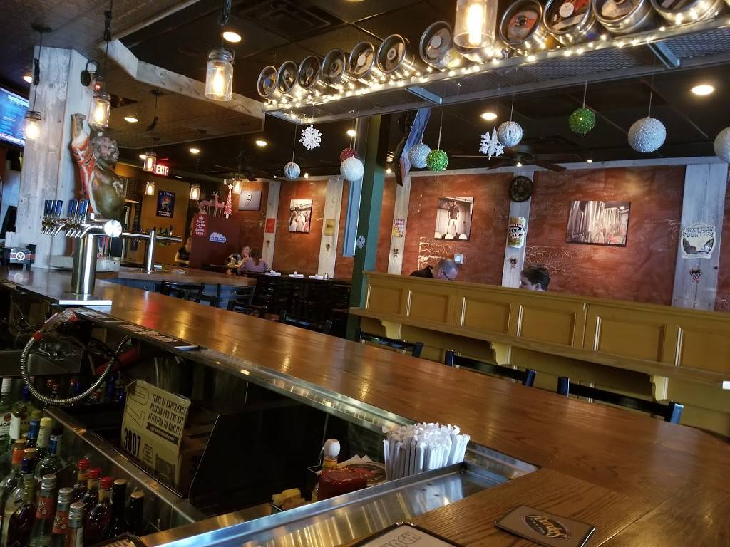 Two Stones Pub | restaurant | 2-3 Chesmar Plaza, Newark, DE 19713, USA | 3022941890 OR +1 302-294-1890