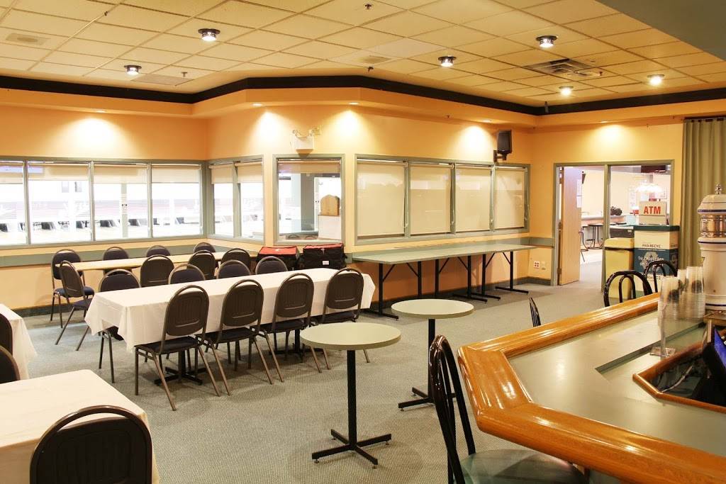 Salon de Quilles La Place | meal takeaway | 4565 Boulevard Saint-Joseph, Saint-Nicéphore, QC J2A 1B4, Canada | 8194721181 OR +1 819-472-1181