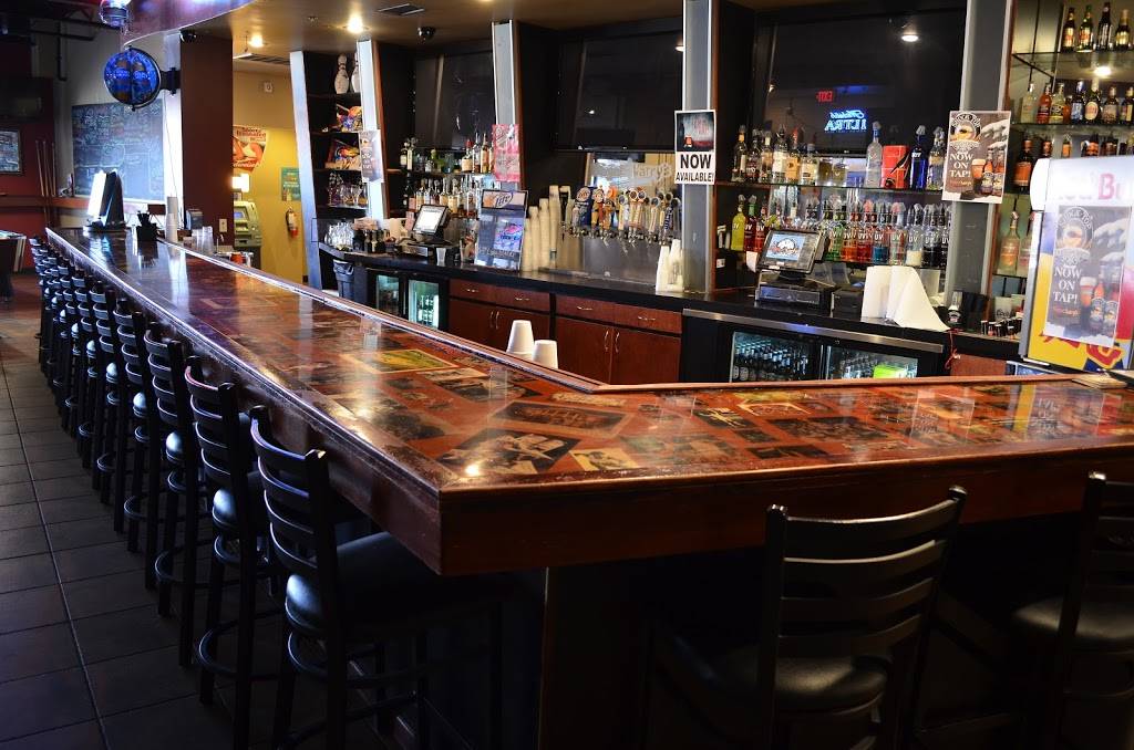 Wayne & Larrys Sports Bar & Grill | restaurant | 933 Iowa St, Lawrence, KS 66044, USA | 7858567170 OR +1 785-856-7170