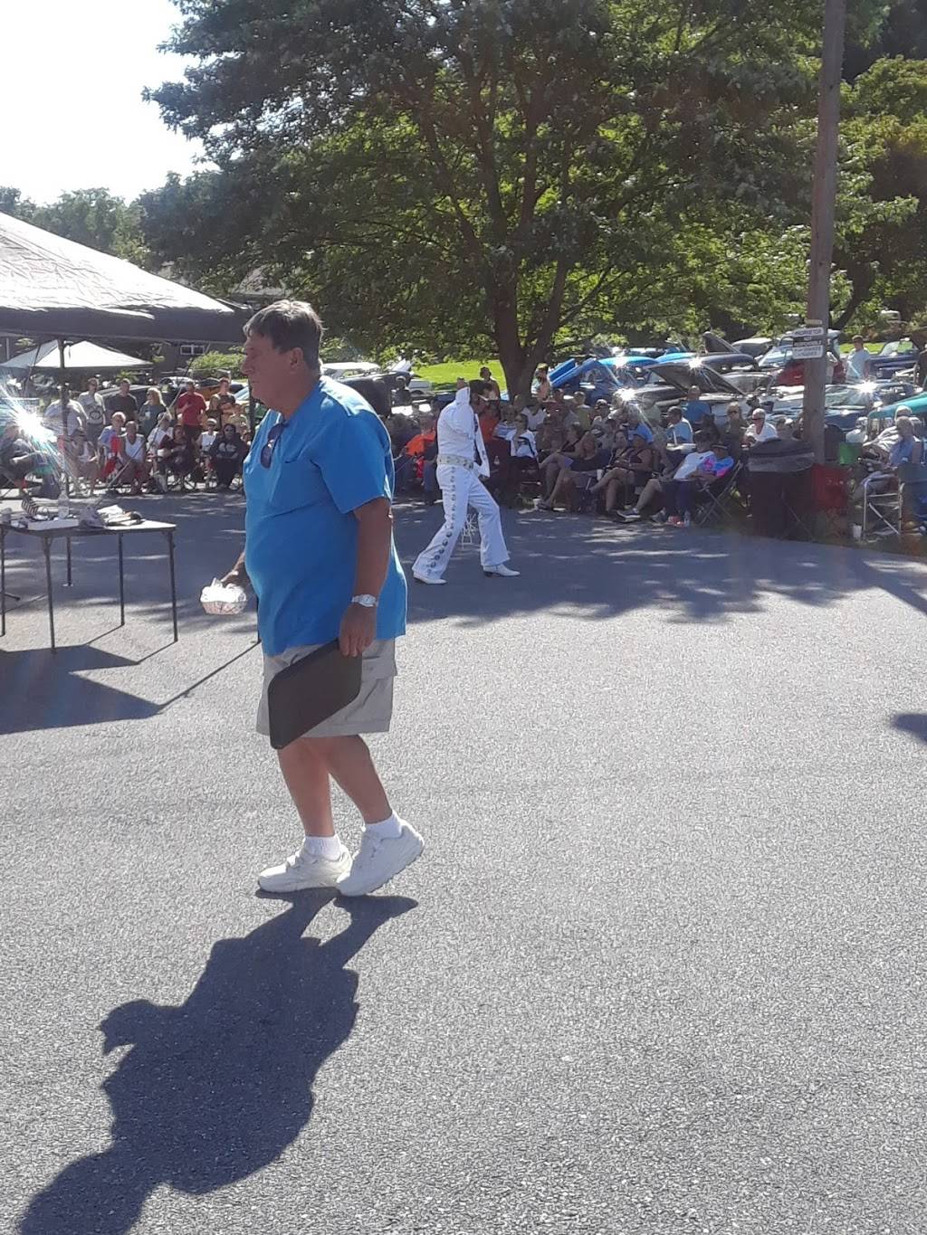 Intels Pennside Drive-In | restaurant | 916 Carsonia Ave, Reading, PA 19606, USA | 6107795050 OR +1 610-779-5050