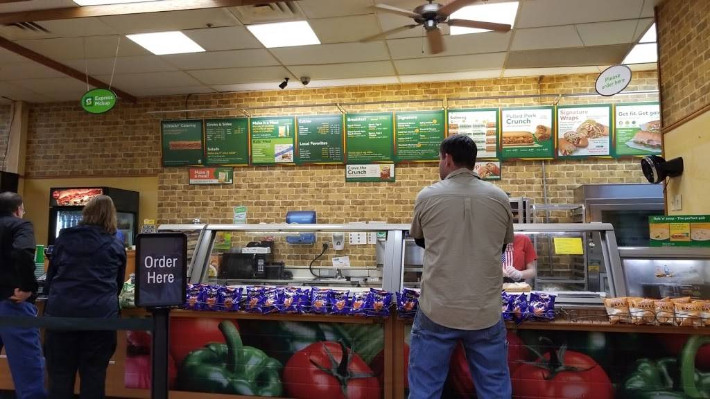 Subway | restaurant | 338 Madison Ave, Skowhegan, ME 04976, USA | 2074743538 OR +1 207-474-3538