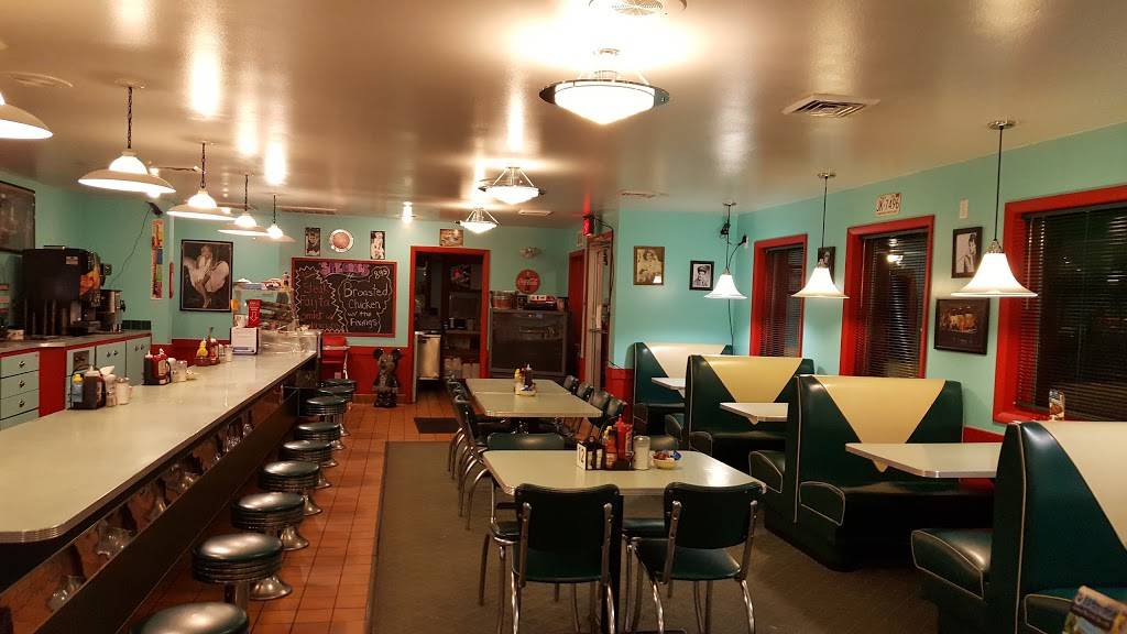 Wolf River Diner | restaurant | 306 W Main St, Fremont, WI 54940, USA | 9204462233 OR +1 920-446-2233