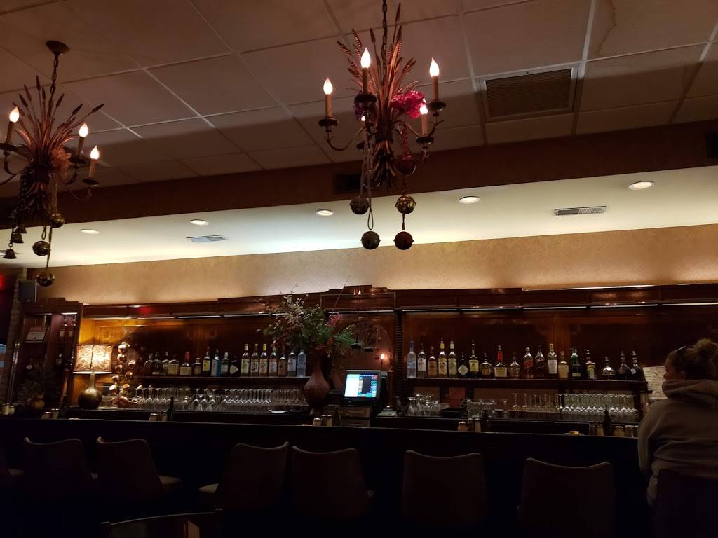 Bimbos Italian Restaurant | restaurant | 1318 Riverside Dr, McHenry, IL 60050, USA | 8153851444 OR +1 815-385-1444