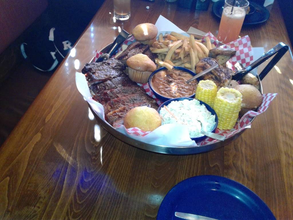 Famous Daves Bar-B-Que | restaurant | 1003 W Patrick St, Frederick, MD 21703, USA | 3016826100 OR +1 301-682-6100