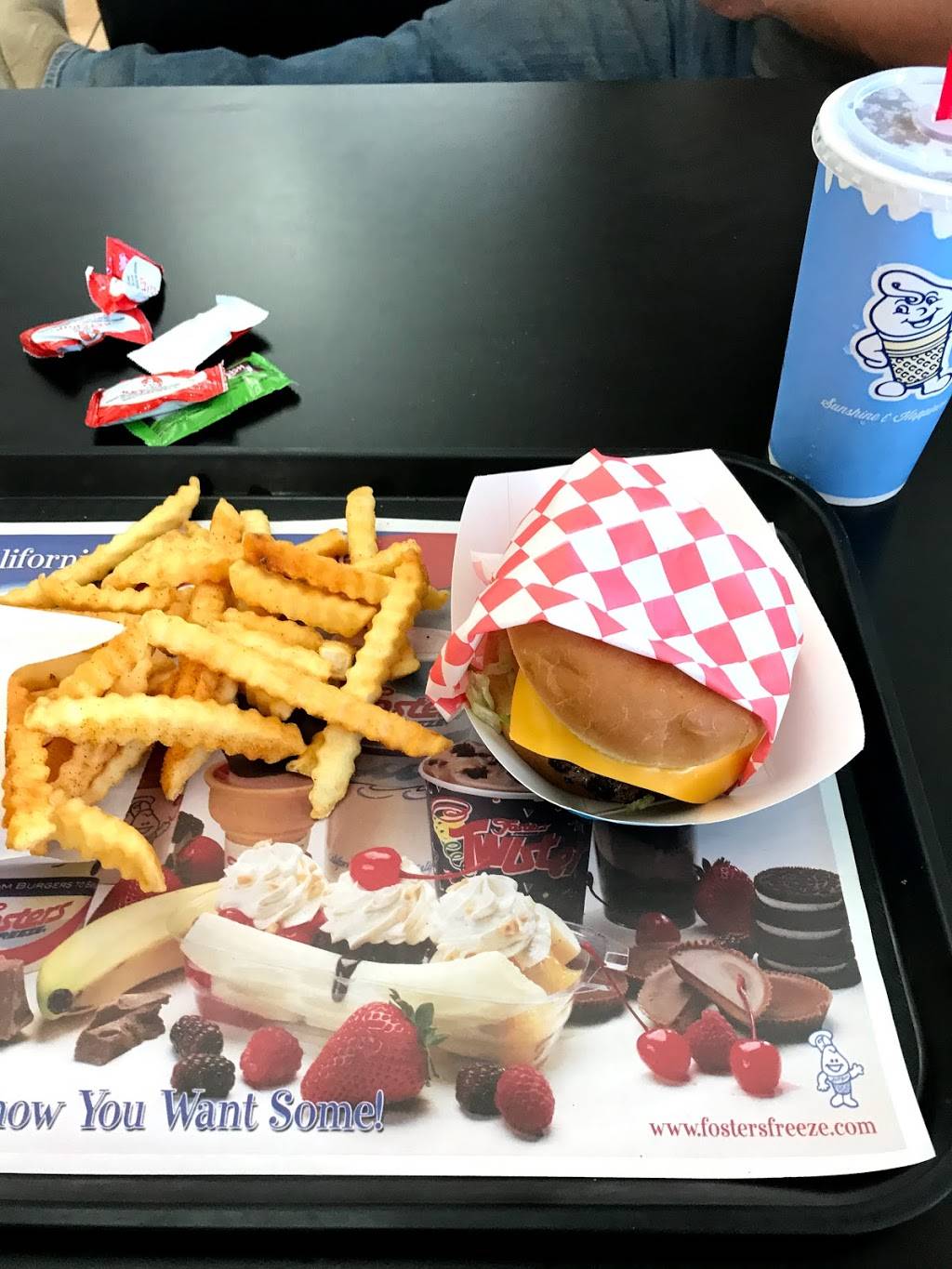 Fosters Freeze | restaurant | 3619 Stockdale Hwy, Bakersfield, CA 93309, USA | 6618326622 OR +1 661-832-6622