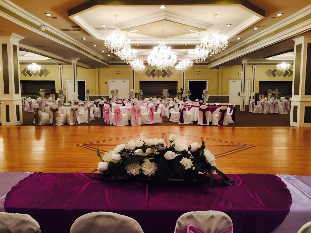 Lakehurst Banquets | night club | 300 Lakehurst Rd, Waukegan, IL 60085, USA | 8474403300 OR +1 847-440-3300