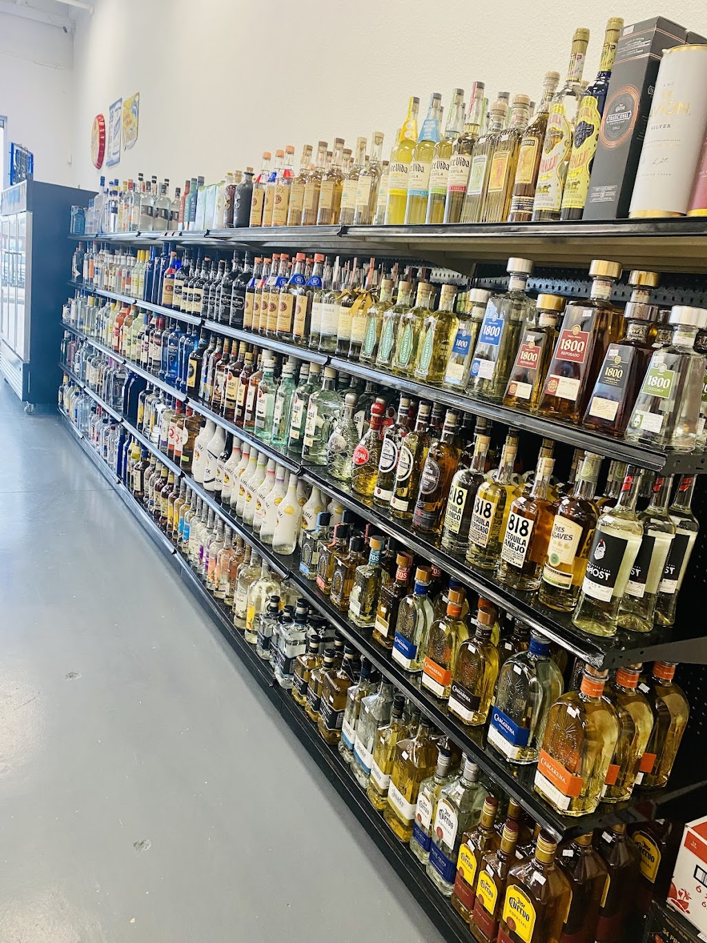 Nicks Liquor Cabinet | meal takeaway | 1401 US-287 STE 700, Decatur, TX 76234, USA | 3406904100 OR +1 340-690-4100