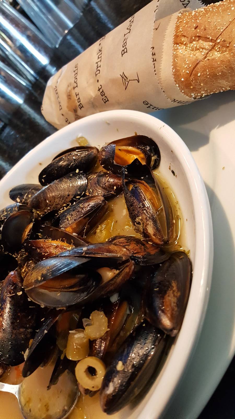 Bar Louie - Orlando Gateway | night club | 7015 S Semoran Blvd, Orlando, FL 32822, USA | 4078457080 OR +1 407-845-7080