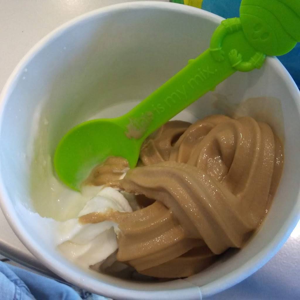 Menchies Frozen Yogurt | bakery | 2188 Santa Rosa Ave Ste A-3, Santa Rosa, CA 95407, USA | 7075459866 OR +1 707-545-9866