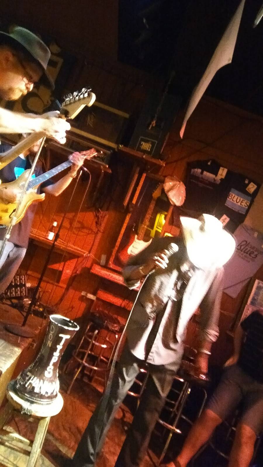 The Wild Hare & Singing Armadillo Frog Sanctuary | restaurant | 2610 N Halsted St, Chicago, IL 60614, USA | 7737703511 OR +1 773-770-3511