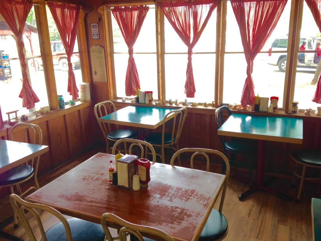 Livelys BBQ and Breakfast | restaurant | 1207 S Main St, Cedartown, GA 30125, USA | 7707481130 OR +1 770-748-1130