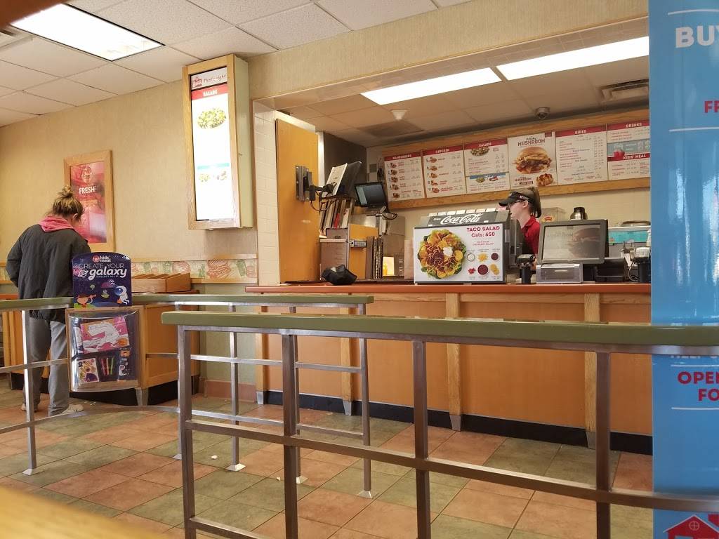 Wendys | restaurant | 8279 Lundys Ln, Niagara Falls, ON L2H 1H5, Canada | 9053570666 OR +1 905-357-0666