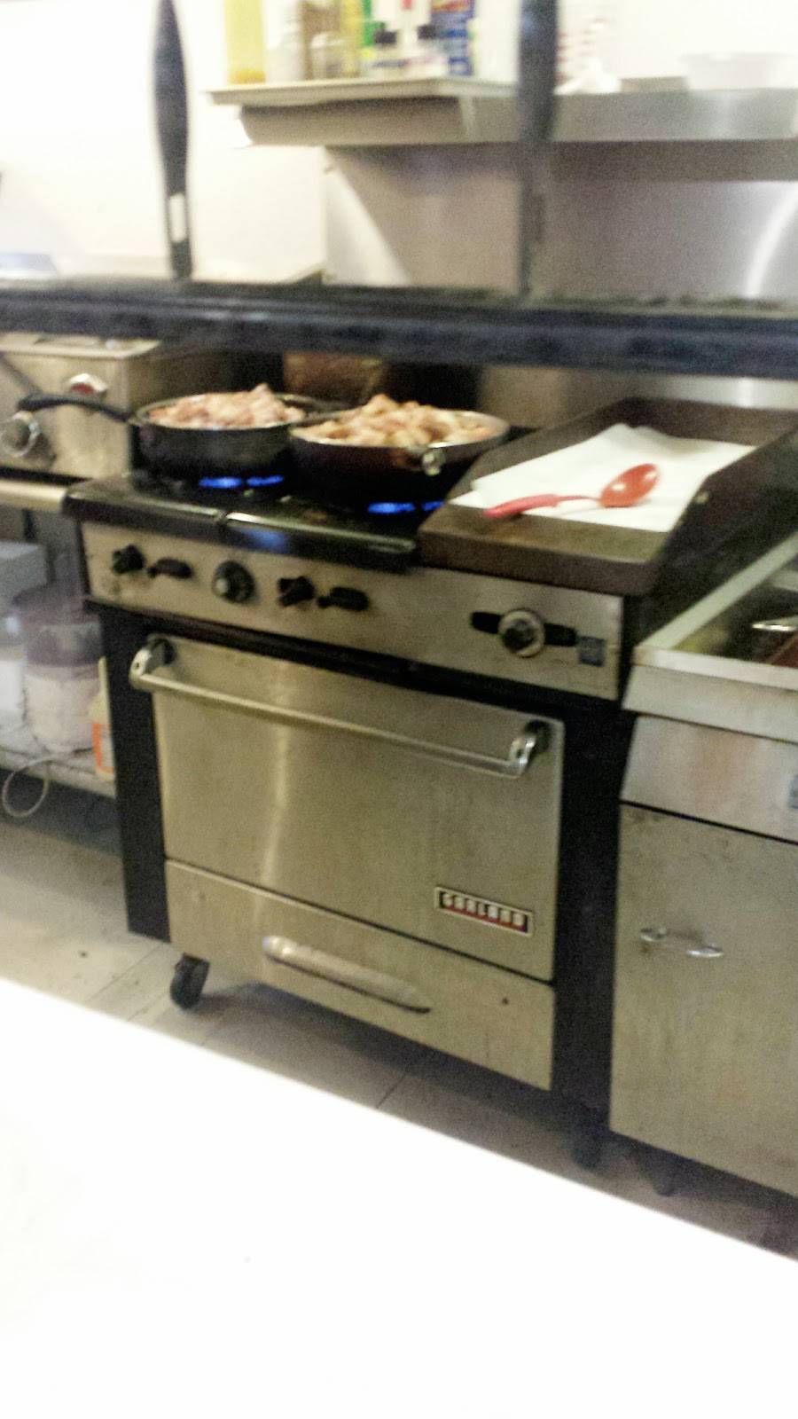 Mikes Texas Hots & Steak House | restaurant | 1343 Fillmore Ave, Buffalo, NY 14211, USA | 7162257580 OR +1 716-225-7580