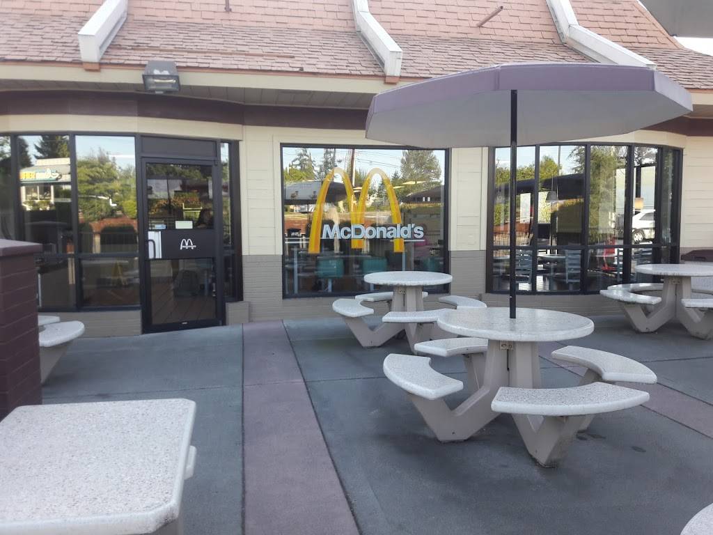 McDonalds | meal takeaway | 14923 Hwy 99, Lynnwood, WA 98037, USA | 4257433560 OR +1 425-743-3560