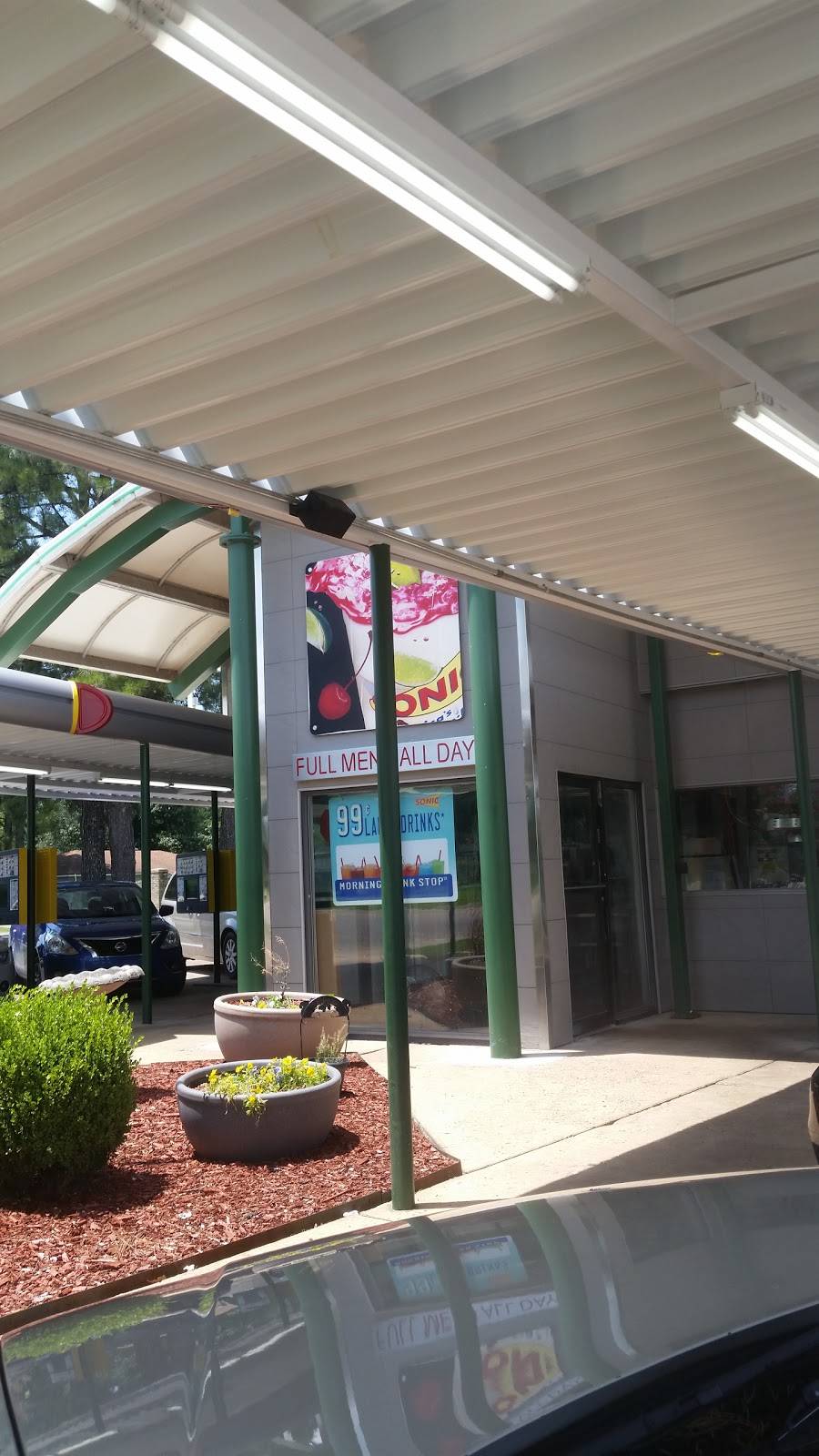 Sonic Drive-In | restaurant | 100 Terrace Dr, Blytheville, AR 72315, USA | 8705325028 OR +1 870-532-5028