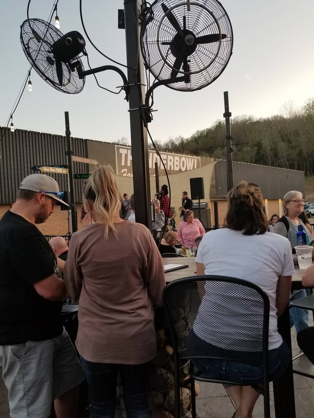 McCoys Bar Patio and Grill | restaurant | 1900 Madison Ave, Council Bluffs, IA 51503, USA | 7123282374 OR +1 712-328-2374