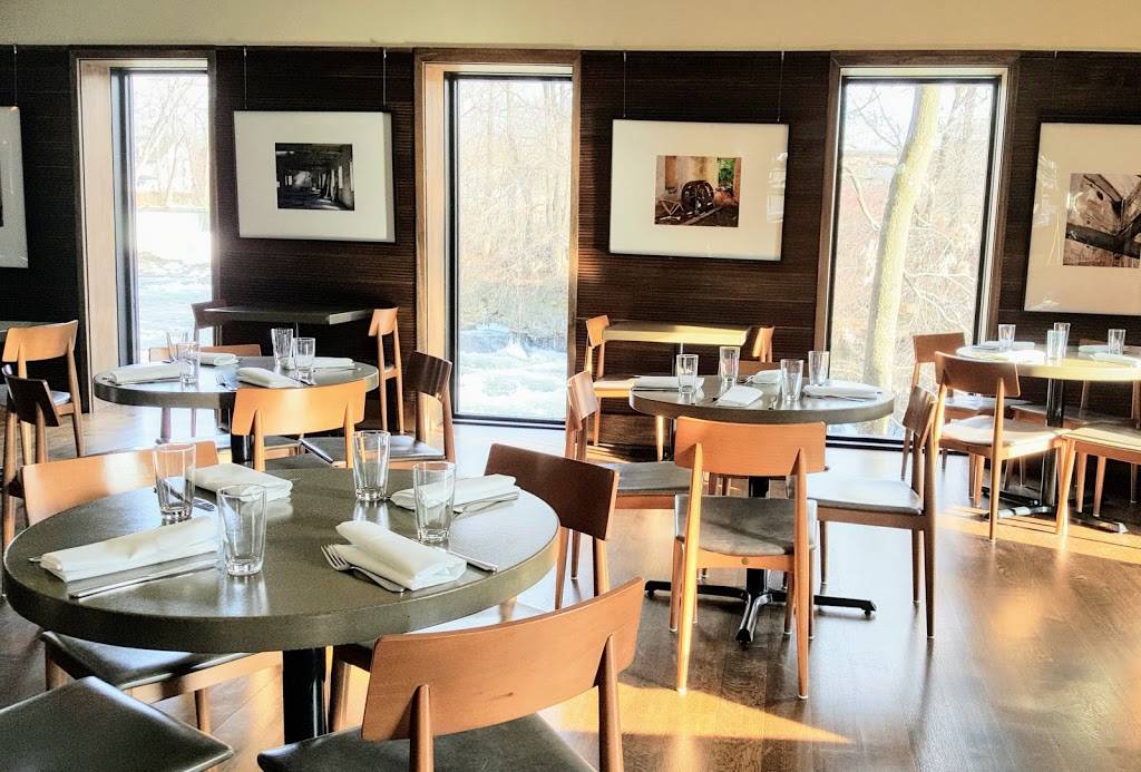 The Roundhouse | restaurant | 2 E Main St, Beacon, NY 12508, USA | 8457658369 OR +1 845-765-8369