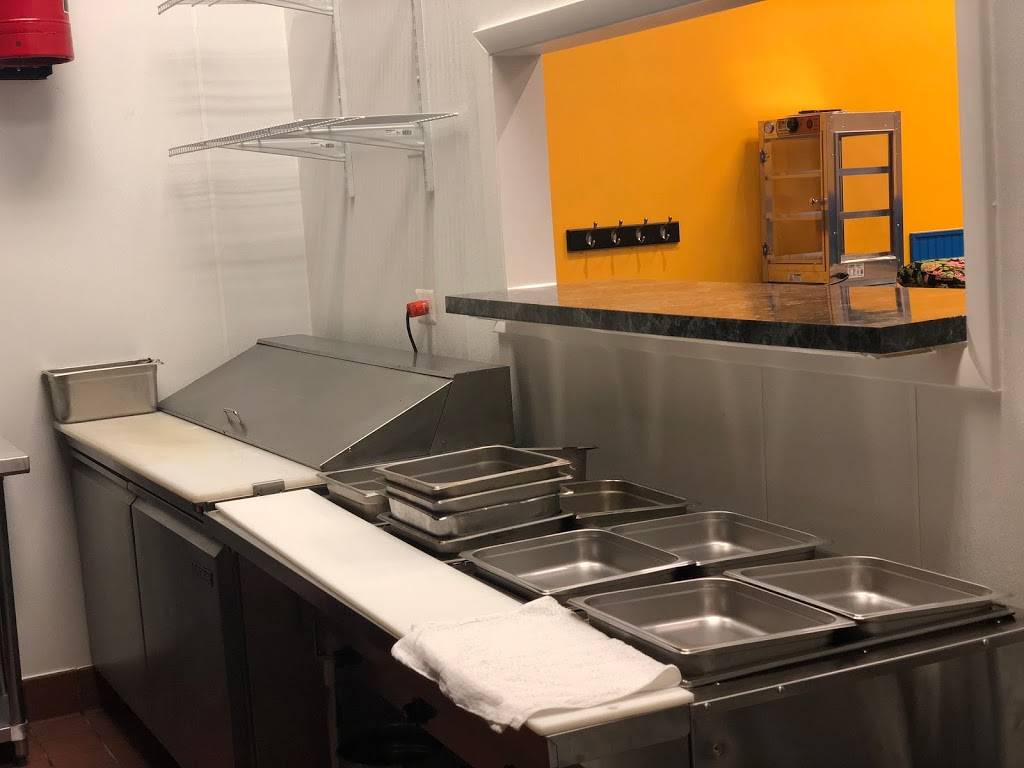 Da Jerk Pit | restaurant | 2430 Main St, Evanston, IL 60202, USA | 8479050323 OR +1 847-905-0323