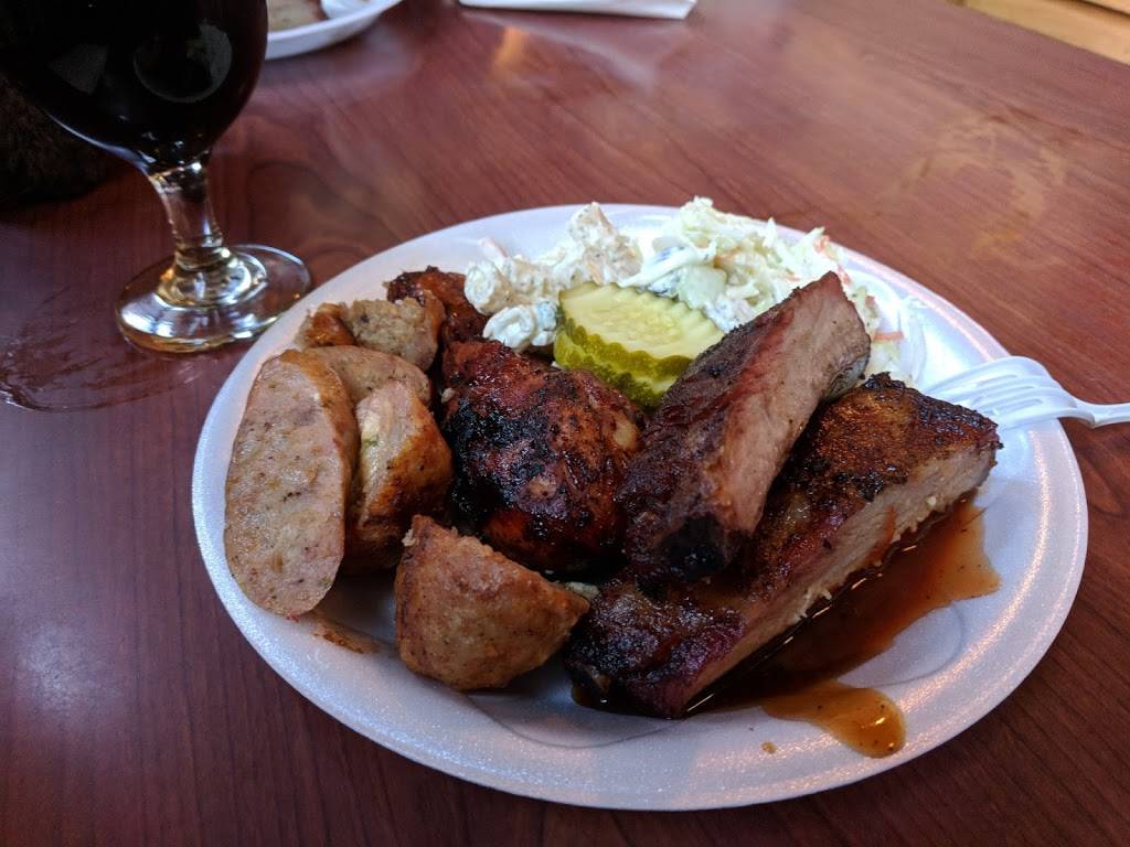 Toons Bar & Grill | restaurant | 3857 N Southport Ave, Chicago, IL 60613, USA | 7739351919 OR +1 773-935-1919