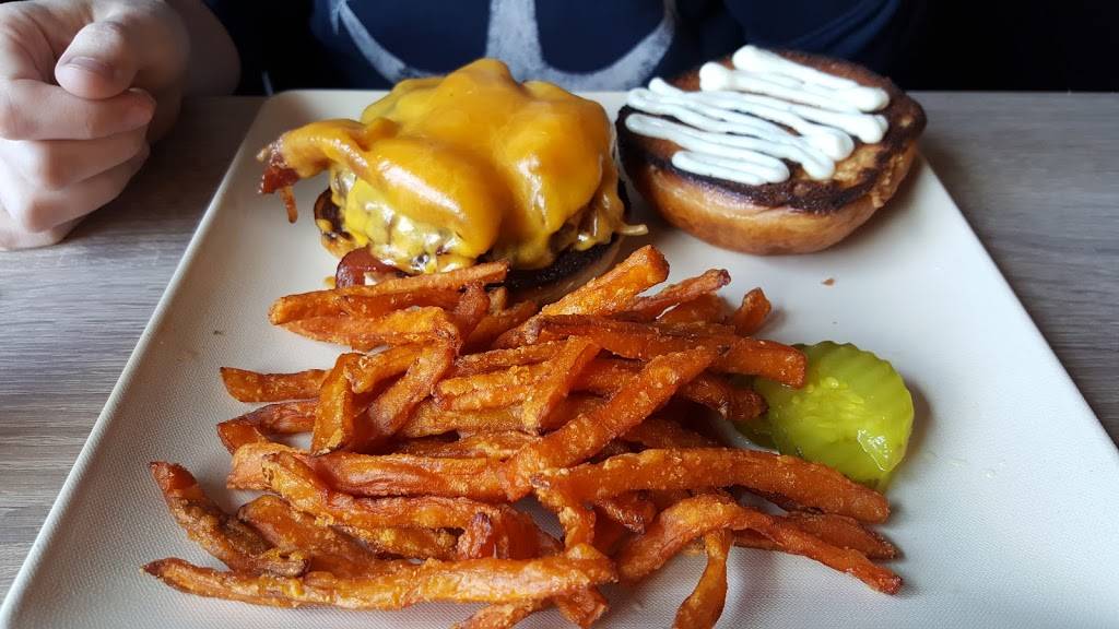 Valley Bistro | restaurant | 4520 Valley Rd, Enola, PA 17025, USA | 7176957673 OR +1 717-695-7673