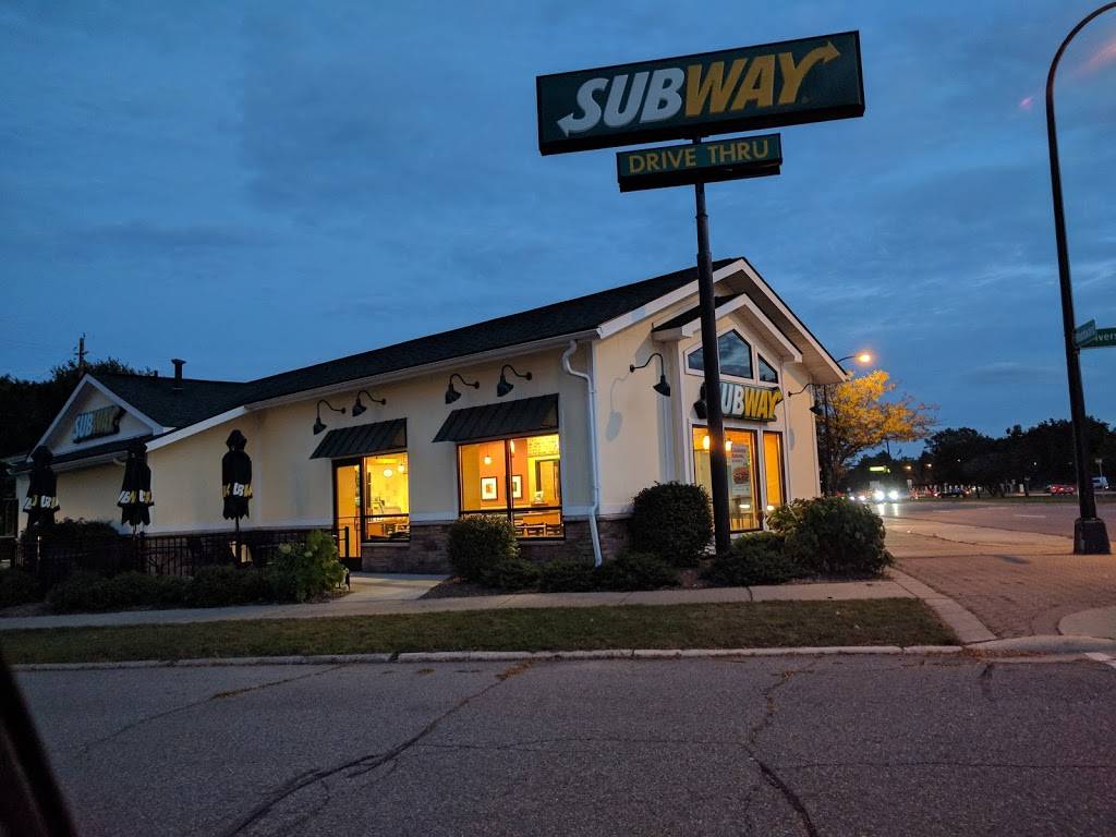 Subway Restaurants | restaurant | 22134 Woodward Ave, Ferndale, MI 48220, USA | 2486919068 OR +1 248-691-9068