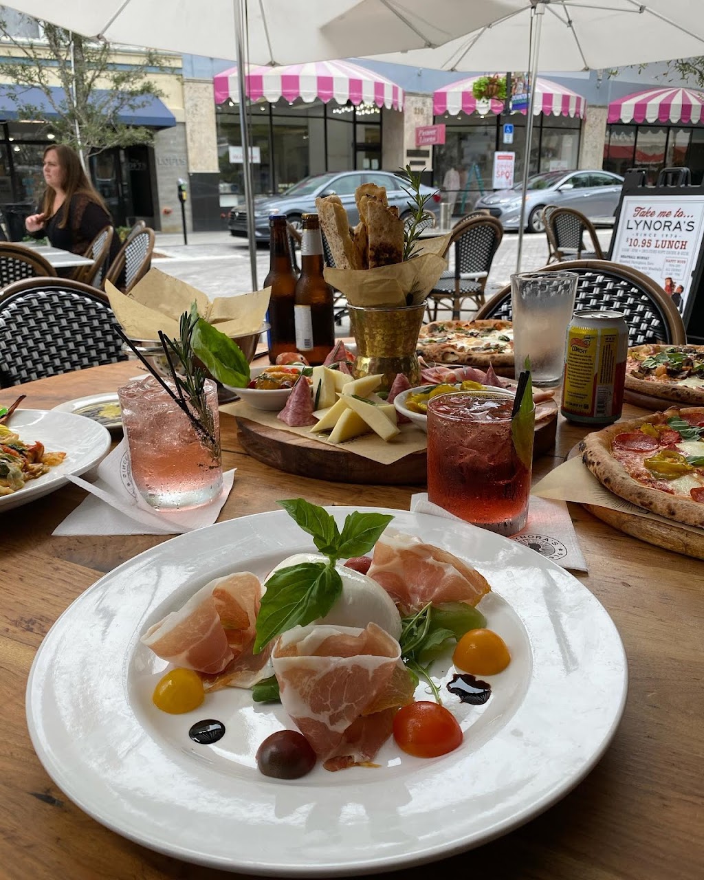 Lynoras WPB | restaurant | 207 Clematis St, West Palm Beach, FL 33401, USA | 5618993117 OR +1 561-899-3117