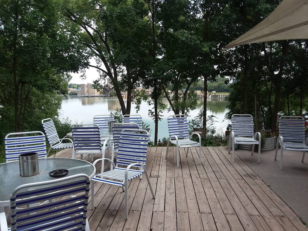 Hawks Nest | restaurant | 1621 W Main St, Little Chute, WI 54911, USA | 9207311635 OR +1 920-731-1635