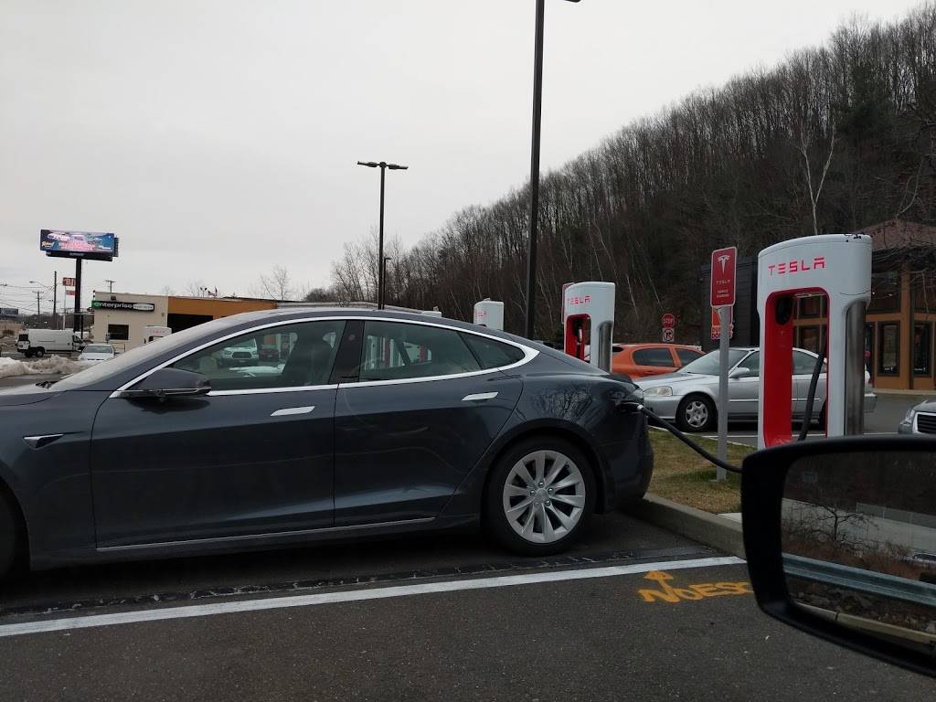 Dunkin | cafe | 160 Kukas Ln, Waterbury, CT 06705, USA | 2035742211 OR +1 203-574-2211