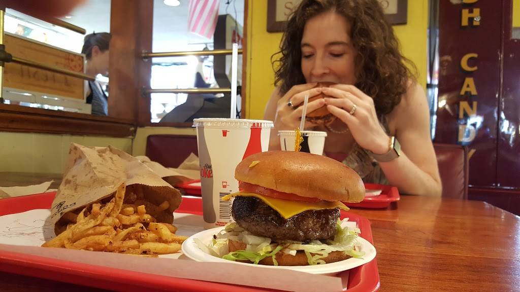 Ollies Trolley | restaurant | 425 12th St NW, Washington, DC 20004, USA | 2027708614 OR +1 202-770-8614