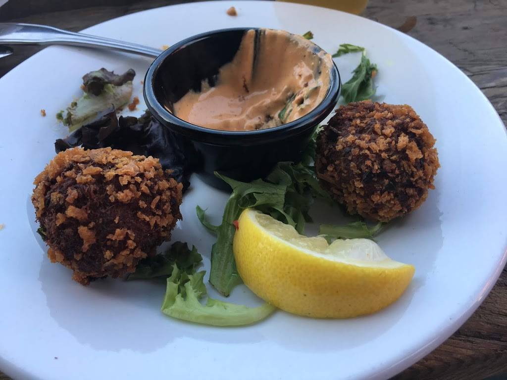 Sellfish Restaurant | restaurant | 260 Pequot Ave, New London, CT 06320, USA | 8605749645 OR +1 860-574-9645