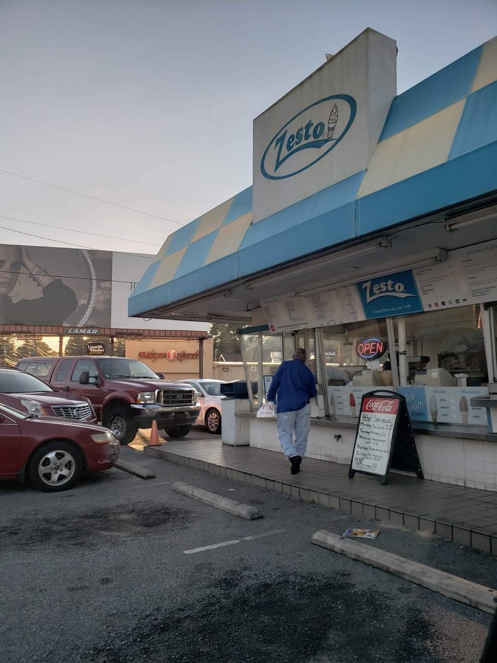 Zesto Drive-In | restaurant | 3239 Forest Dr, Columbia, SC 29204, USA | 8037824454 OR +1 803-782-4454