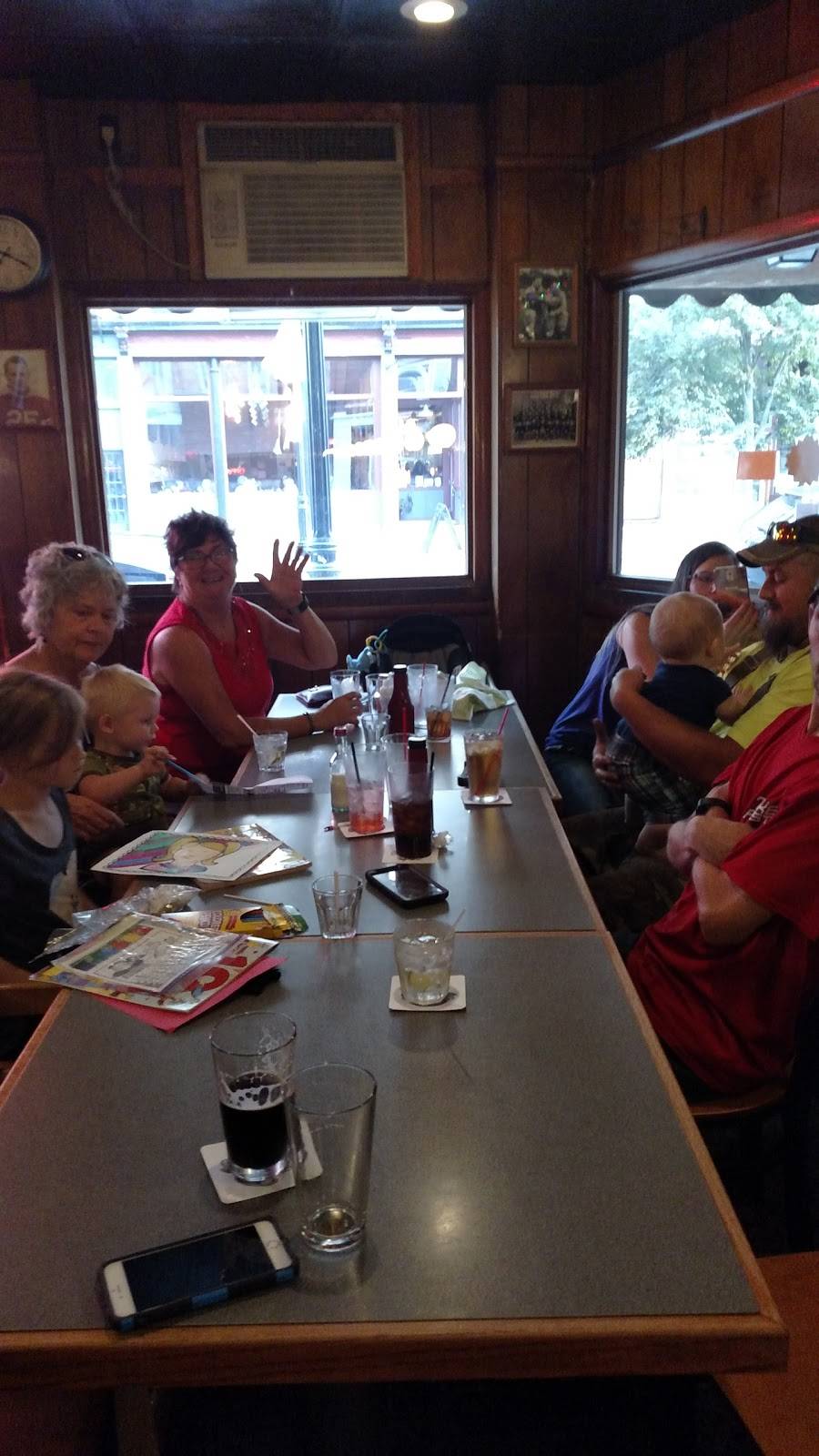 Sneakers | restaurant | 211 E Main St, Lowell, MI 49331, USA | 6168976746 OR +1 616-897-6746