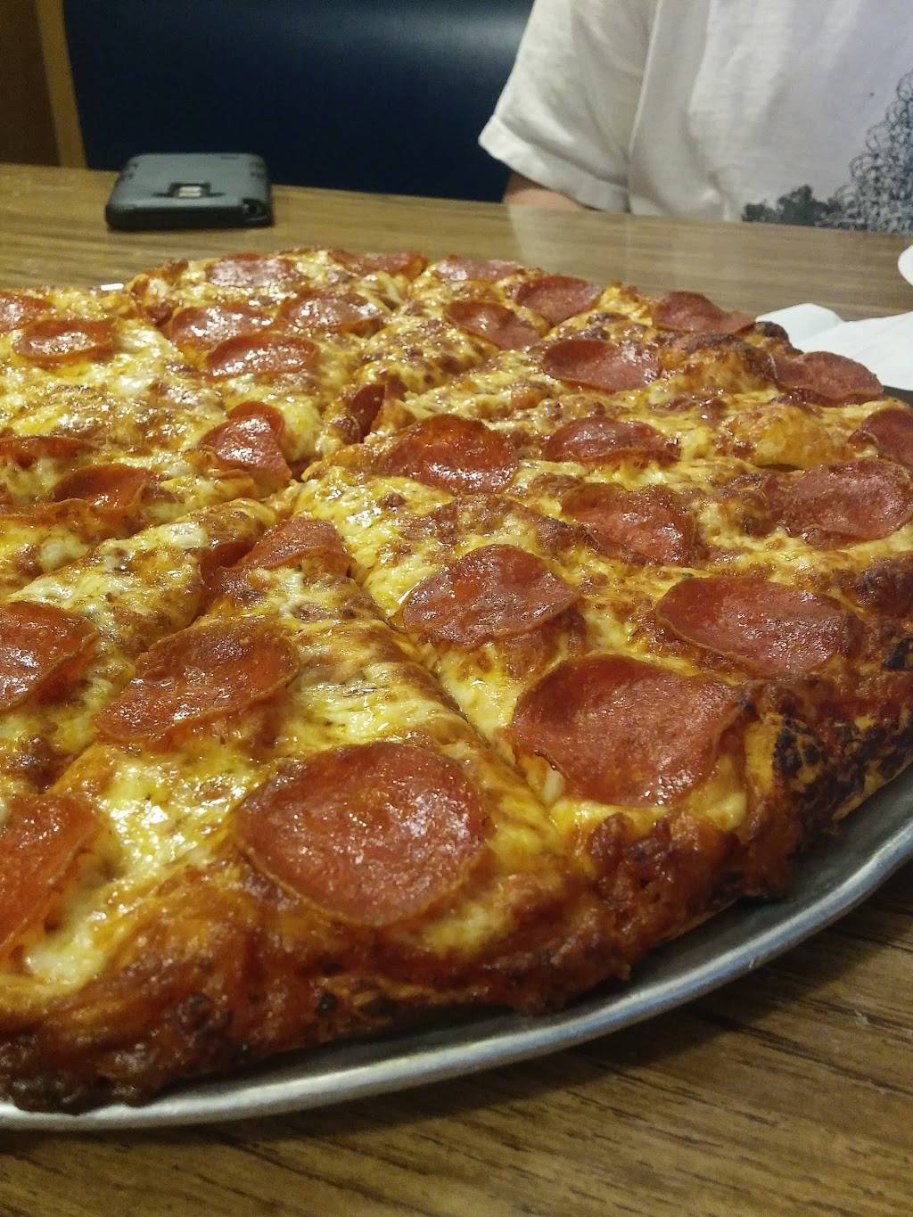 Round Table Pizza | meal delivery | 1138 W Henderson Ave, Porterville, CA 93257, USA | 5597813602 OR +1 559-781-3602