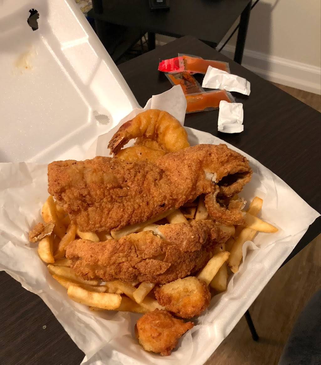 Ashton Deli + Seafood | restaurant | 15525 Warwick Blvd #108, Newport News, VA 23608, USA | 7578873551 OR +1 757-887-3551