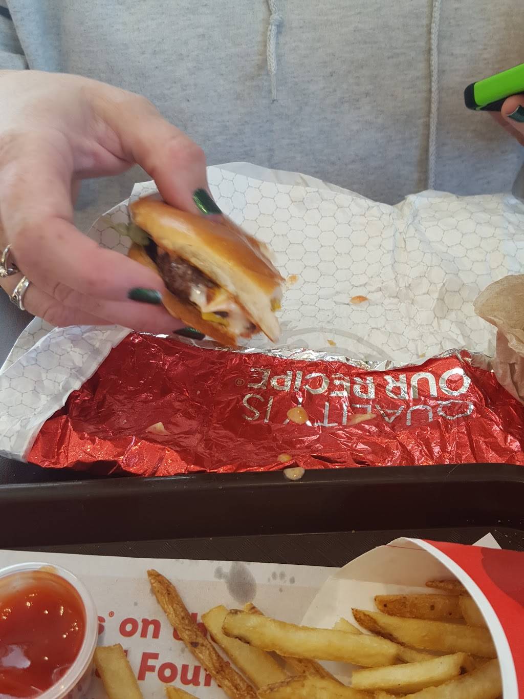 Wendys | restaurant | 5001 N Big Hollow Rd, Peoria, IL 61615, USA | 3096922359 OR +1 309-692-2359